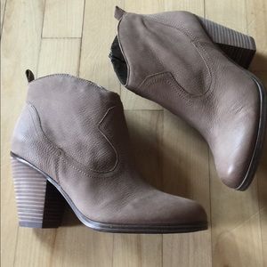 Vince Camuto booties Size 8. Never worn.